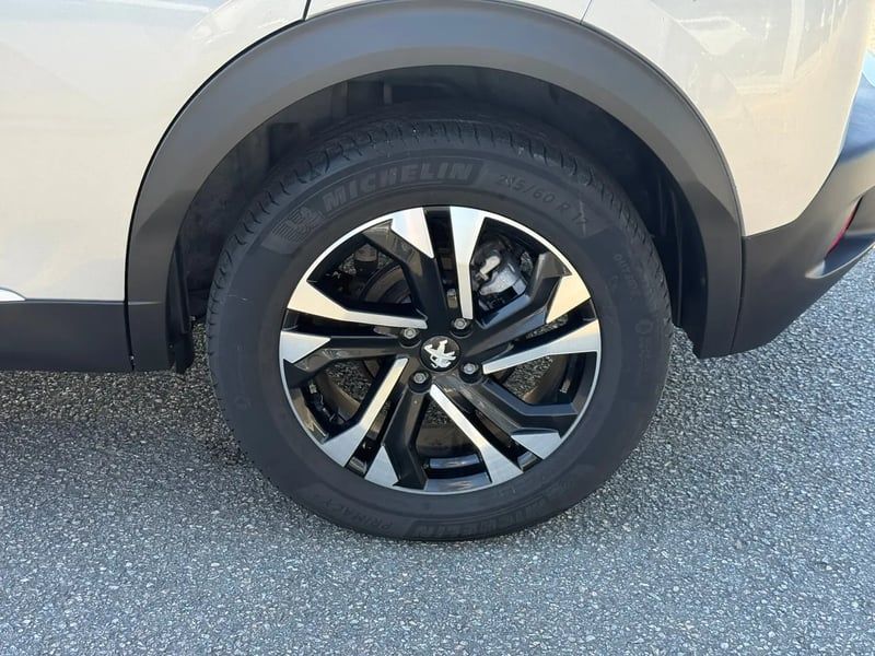 Photo de la voiture PEUGEOT 2008 BlueHDi 110 S&S BVM6 Allure Pack