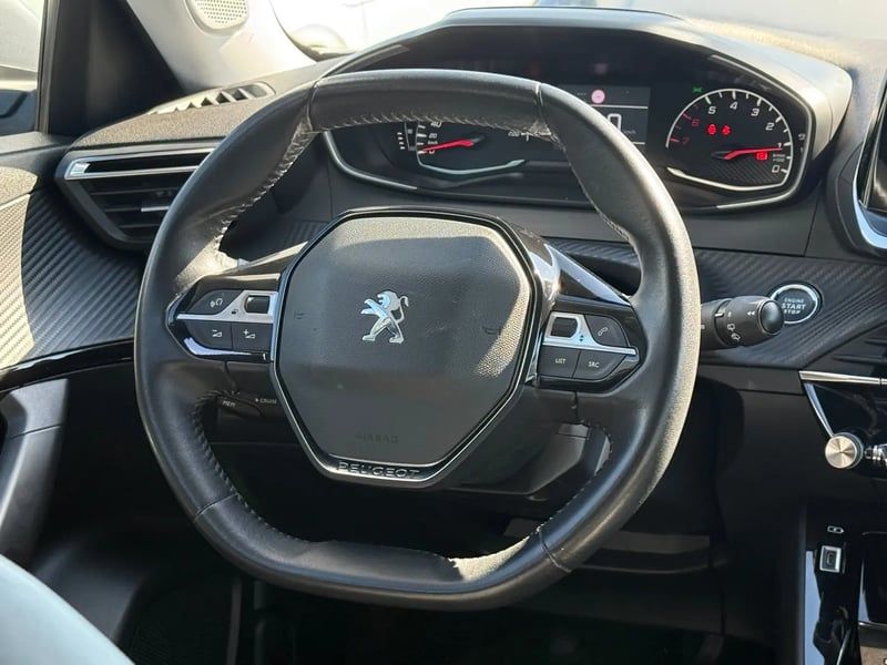 Photo de la voiture PEUGEOT 2008 BlueHDi 110 S&S BVM6 Allure Pack