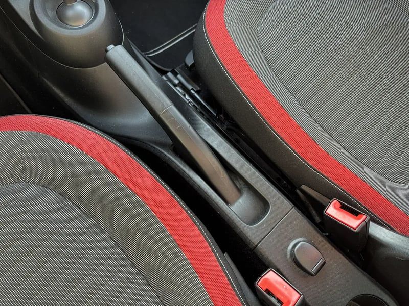 Photo de la voiture RENAULT TWINGO III 0.9 TCe 90 Limited 2017 EDC