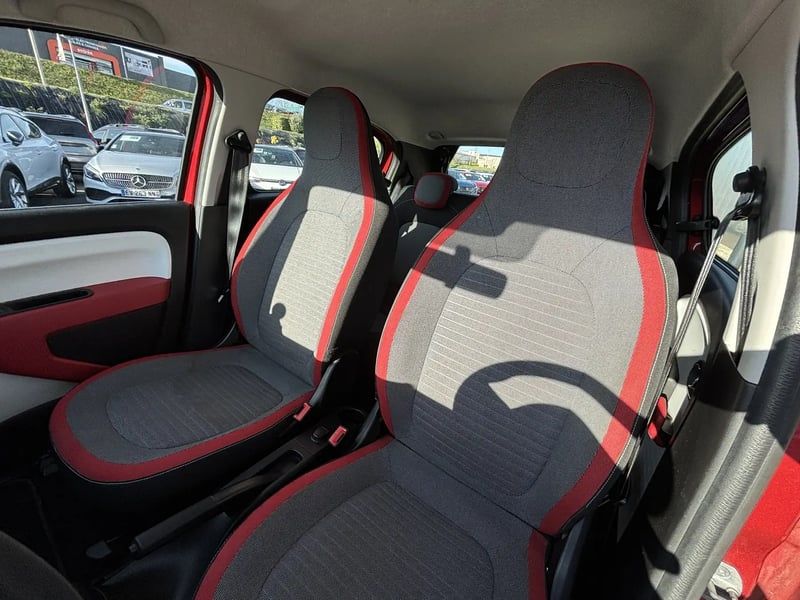 Photo de la voiture RENAULT TWINGO III 0.9 TCe 90 Limited 2017 EDC