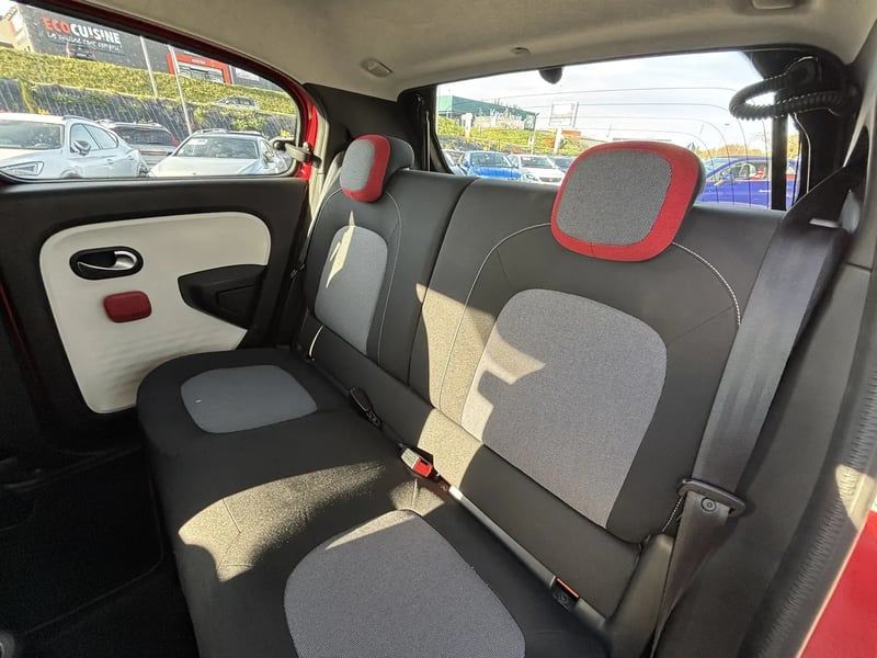 Photo de la voiture RENAULT TWINGO III 0.9 TCe 90 Limited 2017 EDC