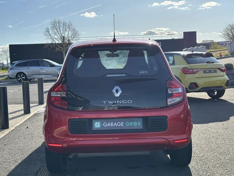 Photo de la voiture RENAULT TWINGO III 0.9 TCe 90 Limited 2017 EDC