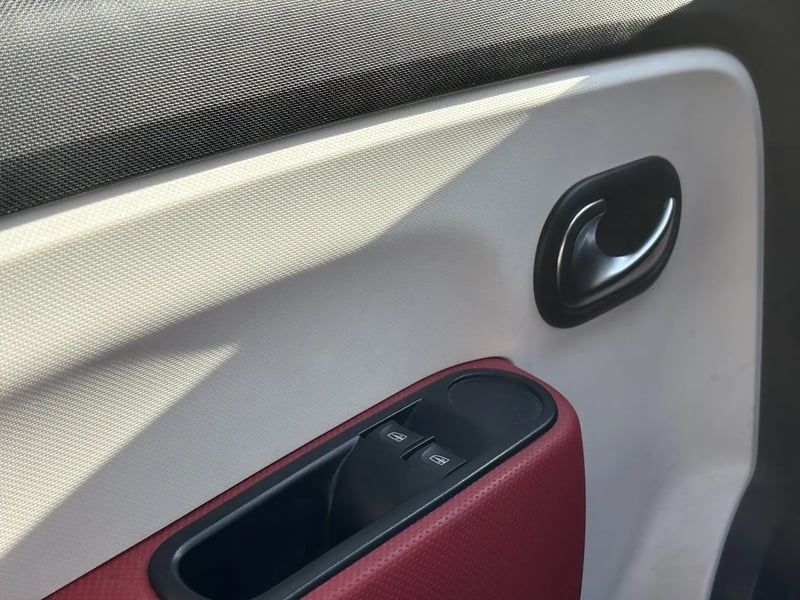 Photo de la voiture RENAULT TWINGO III 0.9 TCe 90 Limited 2017 EDC