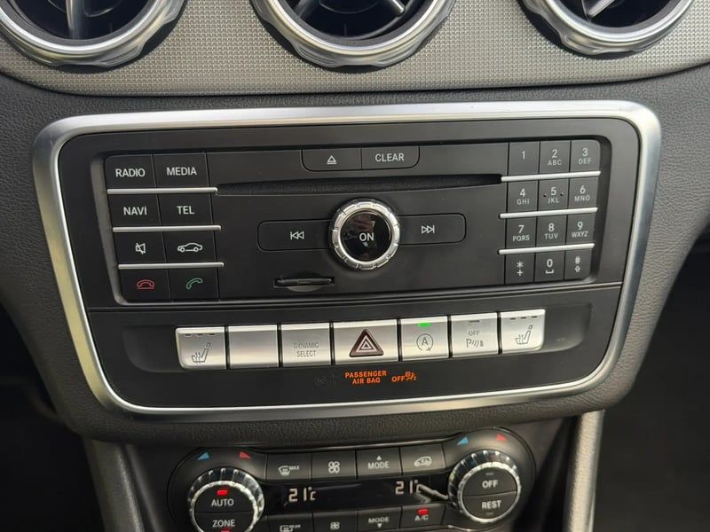 Photo de la voiture MERCEDES-BENZ GLA 200 d 7-G DCT Sensation