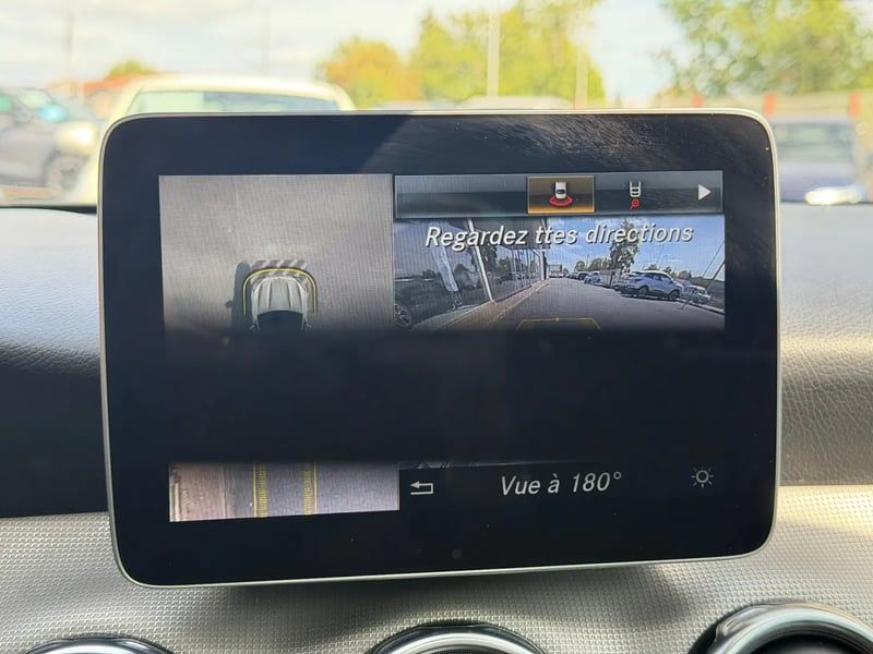 Photo de la voiture MERCEDES-BENZ GLA 200 d 7-G DCT Sensation