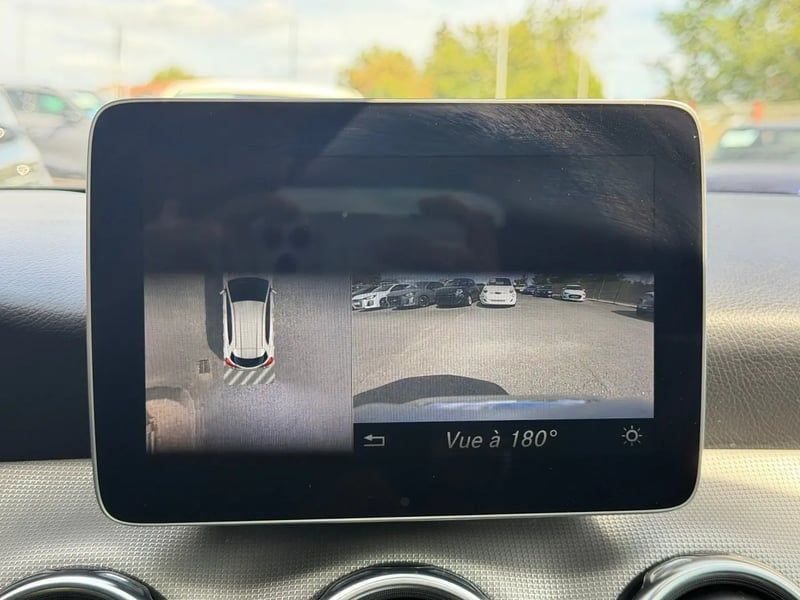 Photo de la voiture MERCEDES-BENZ GLA 200 d 7-G DCT Sensation