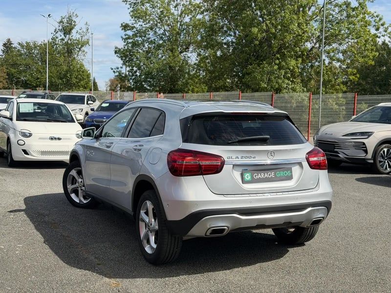 Photo de la voiture MERCEDES-BENZ GLA 200 d 7-G DCT Sensation