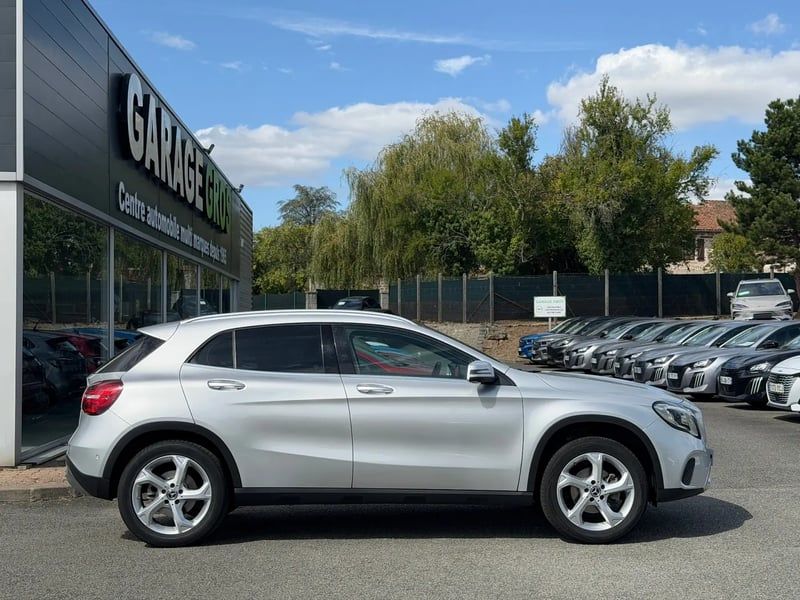 Photo de la voiture MERCEDES-BENZ GLA 200 d 7-G DCT Sensation