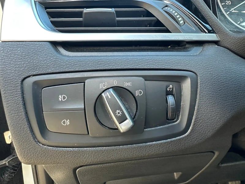 Photo de la voiture BMW X1 F48 sDrive 18i 136 ch BVA8 xLine