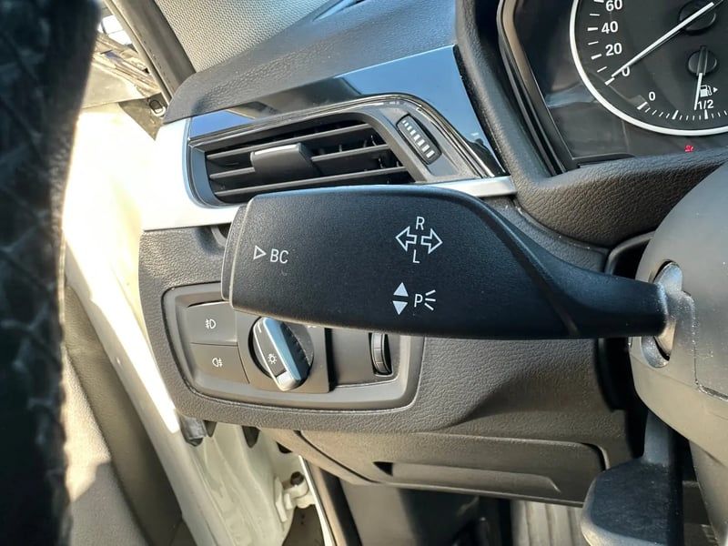 Photo de la voiture BMW X1 F48 sDrive 18i 136 ch BVA8 xLine