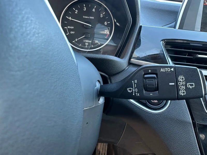 Photo de la voiture BMW X1 F48 sDrive 18i 136 ch BVA8 xLine