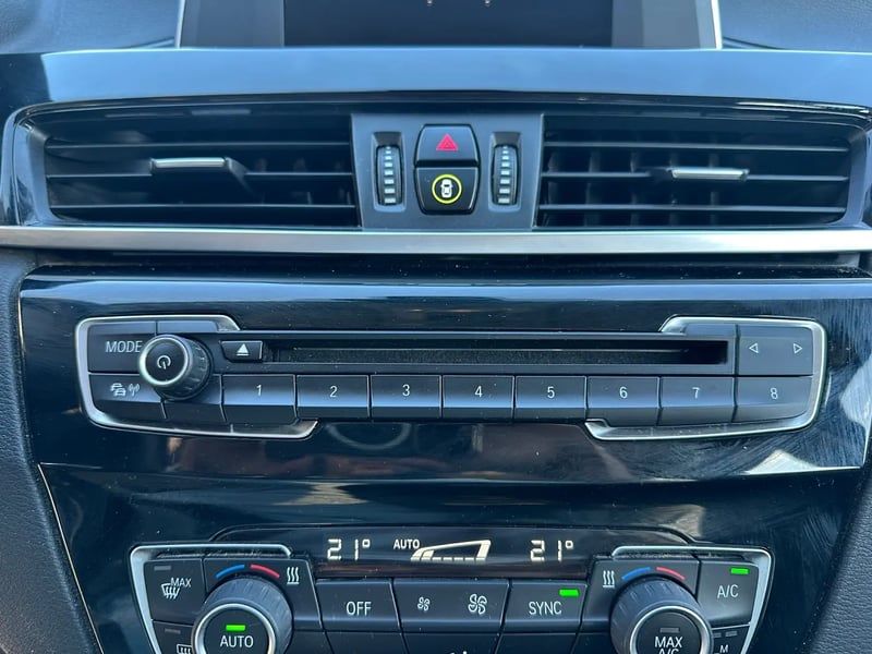 Photo de la voiture BMW X1 F48 sDrive 18i 136 ch BVA8 xLine