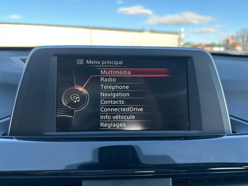 Photo de la voiture BMW X1 F48 sDrive 18i 136 ch BVA8 xLine