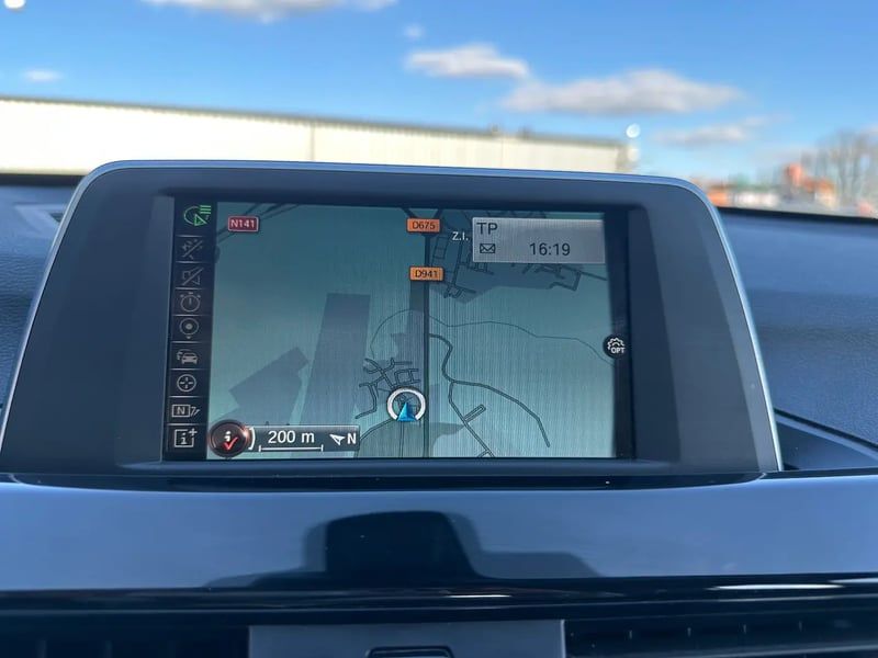 Photo de la voiture BMW X1 F48 sDrive 18i 136 ch BVA8 xLine