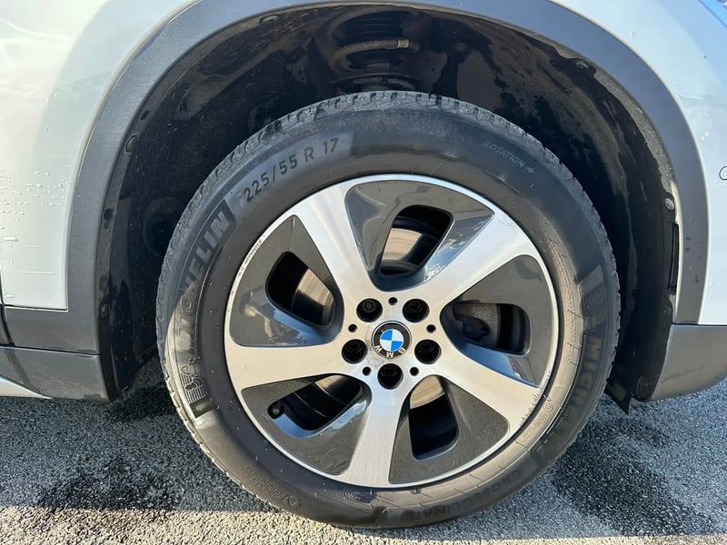 Photo de la voiture BMW X1 F48 sDrive 18i 136 ch BVA8 xLine