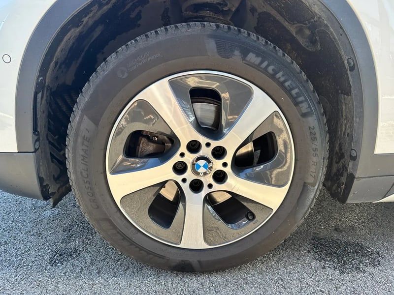 Photo de la voiture BMW X1 F48 sDrive 18i 136 ch BVA8 xLine