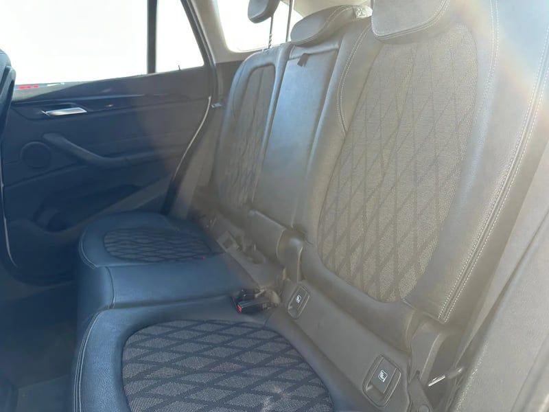 Photo de la voiture BMW X1 F48 sDrive 18i 136 ch BVA8 xLine