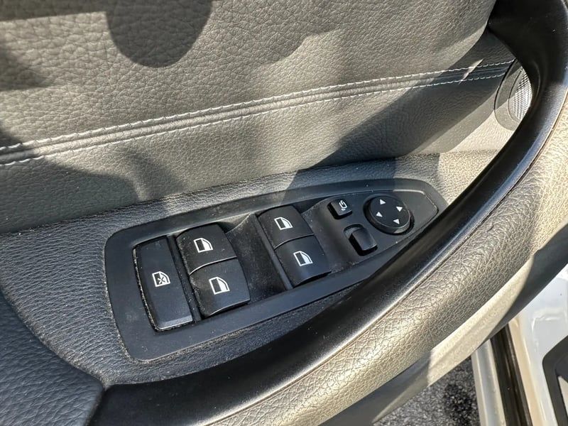 Photo de la voiture BMW X1 F48 sDrive 18i 136 ch BVA8 xLine