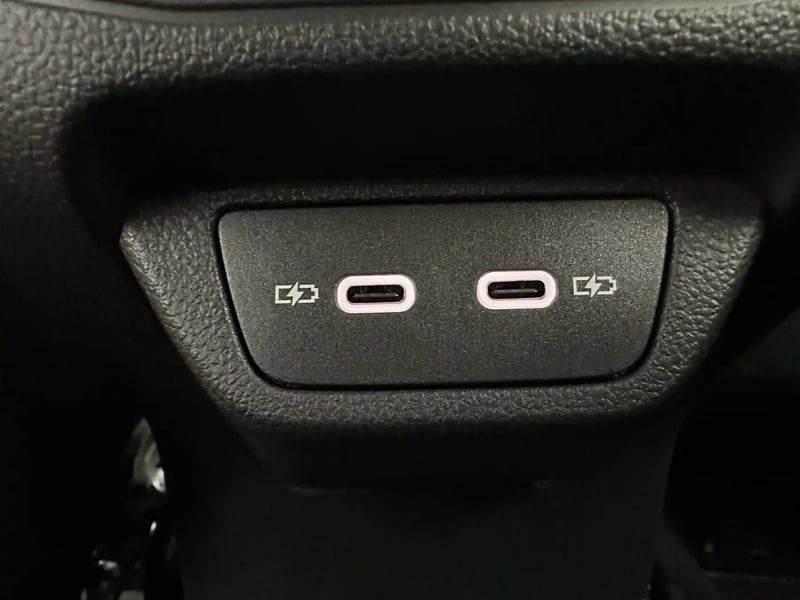 Photo de la voiture VOLKSWAGEN T-ROC 1.5 TSI EVO2 150 Start/Stop DSG7 R-Line Edition