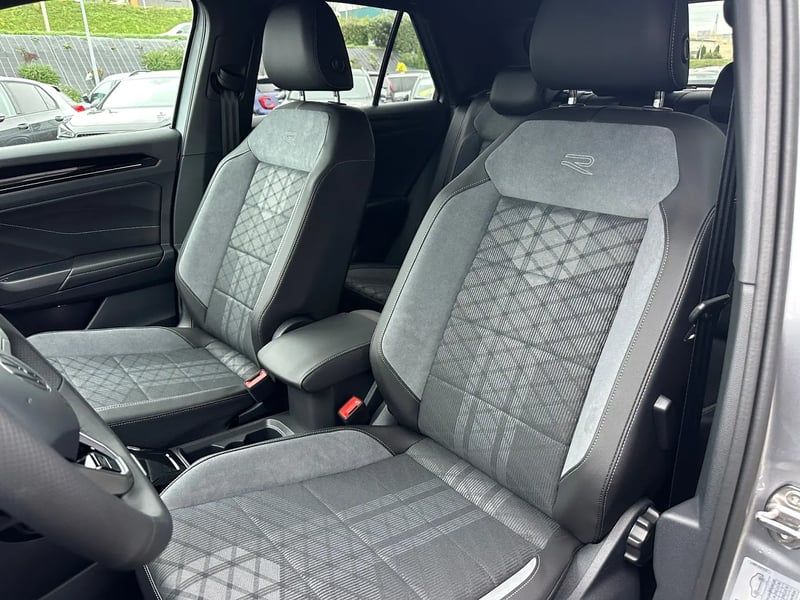 Photo de la voiture VOLKSWAGEN T-ROC 1.5 TSI EVO2 150 Start/Stop DSG7 R-Line Edition