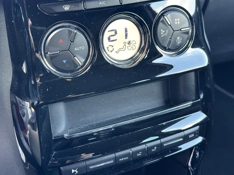 Photo de la voiture DS DS 3 PureTech 110 S&S BVM5 Performance Line