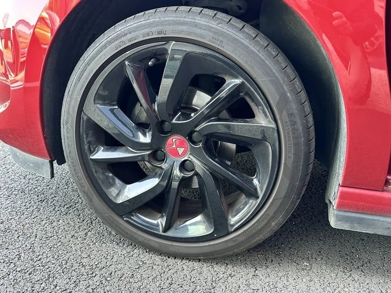 Photo de la voiture DS DS 3 PureTech 110 S&S BVM5 Performance Line