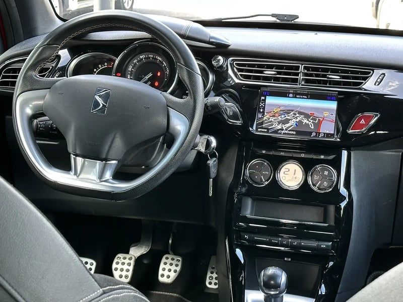 Photo de la voiture DS DS 3 PureTech 110 S&S BVM5 Performance Line