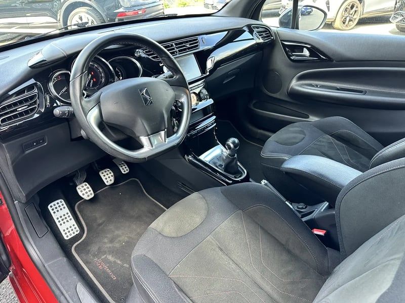 Photo de la voiture DS DS 3 PureTech 110 S&S BVM5 Performance Line