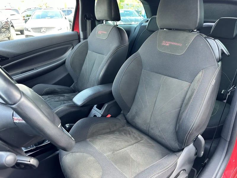 Photo de la voiture DS DS 3 PureTech 110 S&S BVM5 Performance Line