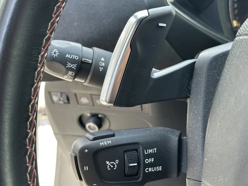 Photo de la voiture DS DS 3 CROSSBACK DS3 Crossback PureTech 130 EAT8 Performance Line