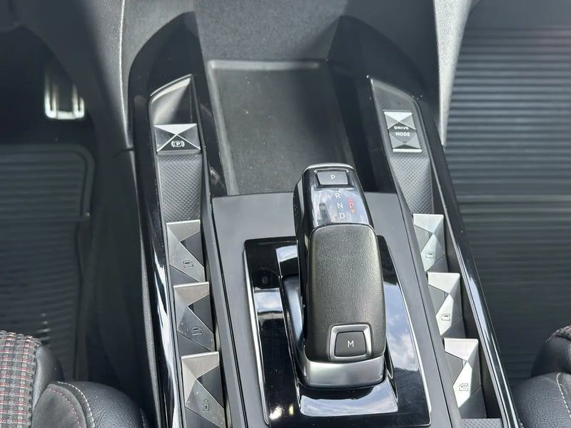 Photo de la voiture DS DS 3 CROSSBACK DS3 Crossback PureTech 130 EAT8 Performance Line