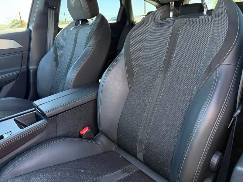 Photo de la voiture PEUGEOT 308 SW BlueHDi 130ch S&S EAT8 GT