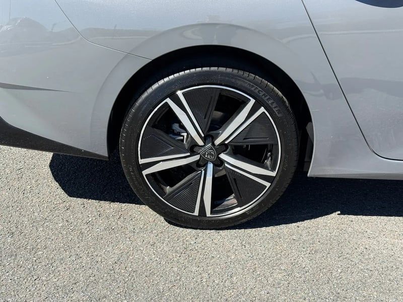 Photo de la voiture PEUGEOT 308 SW BlueHDi 130ch S&S EAT8 GT