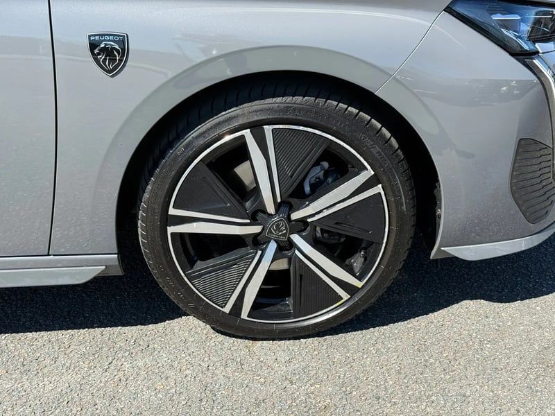 Photo de la voiture PEUGEOT 308 SW BlueHDi 130ch S&S EAT8 GT