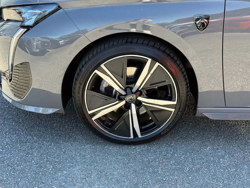 Photo de la voiture PEUGEOT 308 SW BlueHDi 130ch S&S EAT8 GT