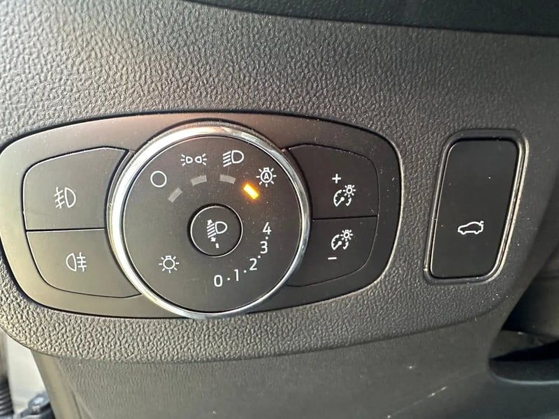 Photo de la voiture FORD PUMA 1.0 EcoBoost 155 ch mHEV S&S Powershift ST-Line