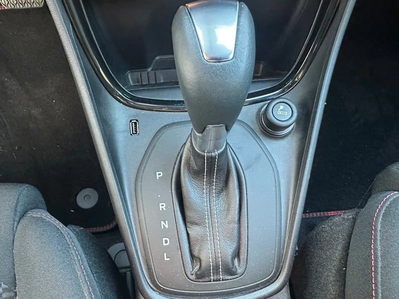 Photo de la voiture FORD PUMA 1.0 EcoBoost 155 ch mHEV S&S Powershift ST-Line