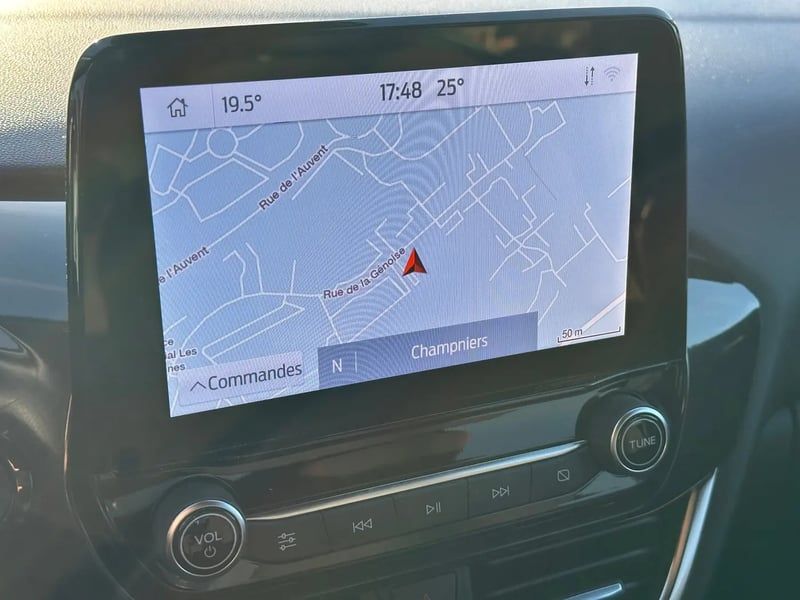 Photo de la voiture FORD PUMA 1.0 EcoBoost 155 ch mHEV S&S Powershift ST-Line