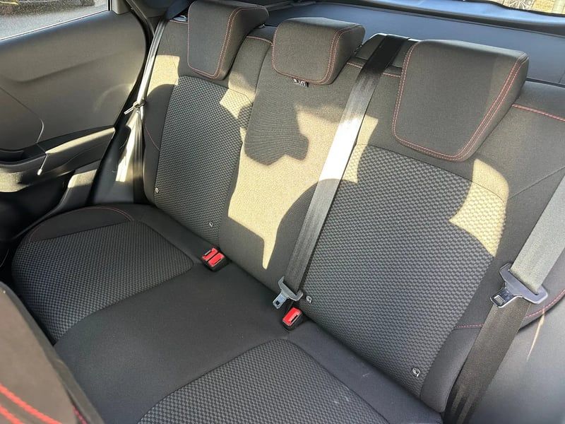 Photo de la voiture FORD PUMA 1.0 EcoBoost 155 ch mHEV S&S Powershift ST-Line