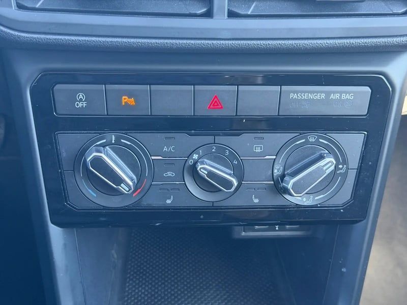 Photo de la voiture VOLKSWAGEN T-CROSS 1.0 TSI 110 Start/Stop BVM6 Lounge