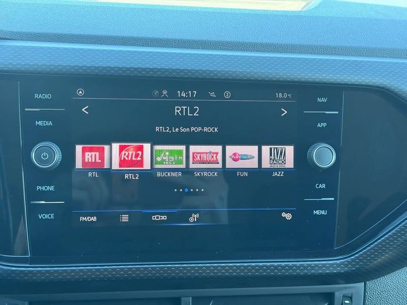 Photo de la voiture VOLKSWAGEN T-CROSS 1.0 TSI 110 Start/Stop BVM6 Lounge