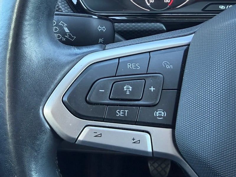 Photo de la voiture VOLKSWAGEN T-CROSS 1.0 TSI 110 Start/Stop BVM6 Lounge