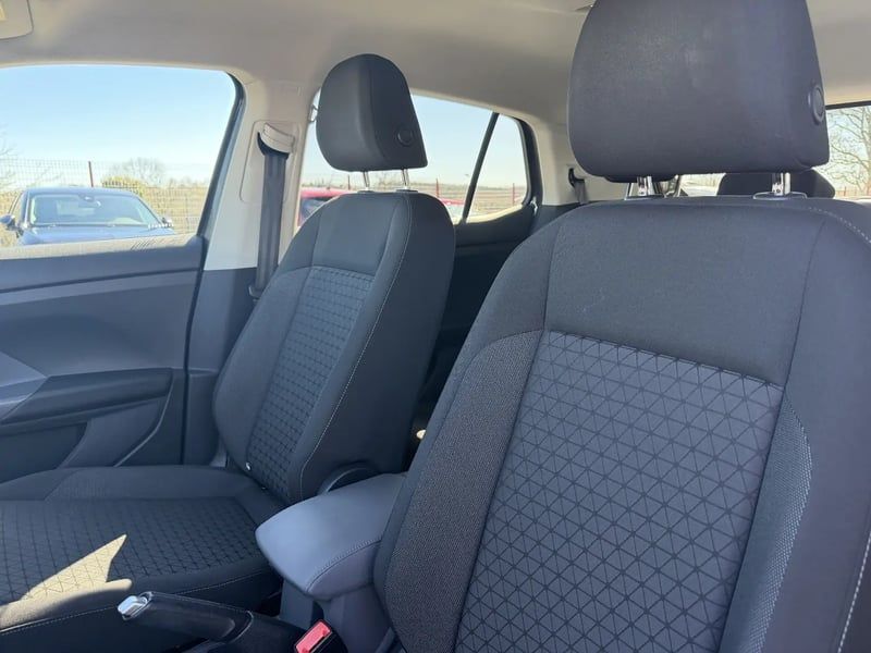 Photo de la voiture VOLKSWAGEN T-CROSS 1.0 TSI 110 Start/Stop BVM6 Lounge