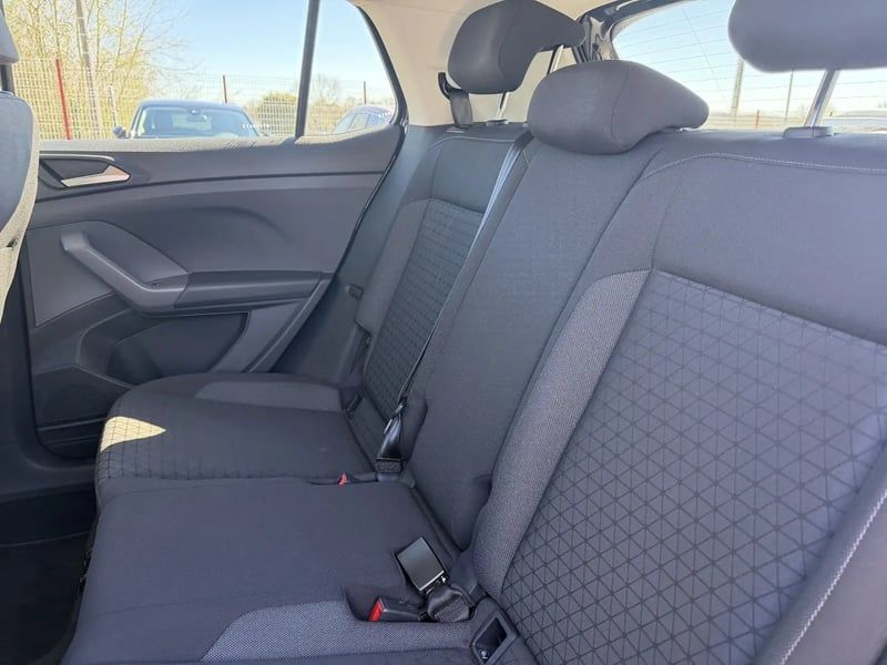 Photo de la voiture VOLKSWAGEN T-CROSS 1.0 TSI 110 Start/Stop BVM6 Lounge