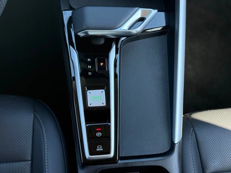 Photo de la voiture MG ZS 1.5 L Hybrid+ 197 ch Luxury