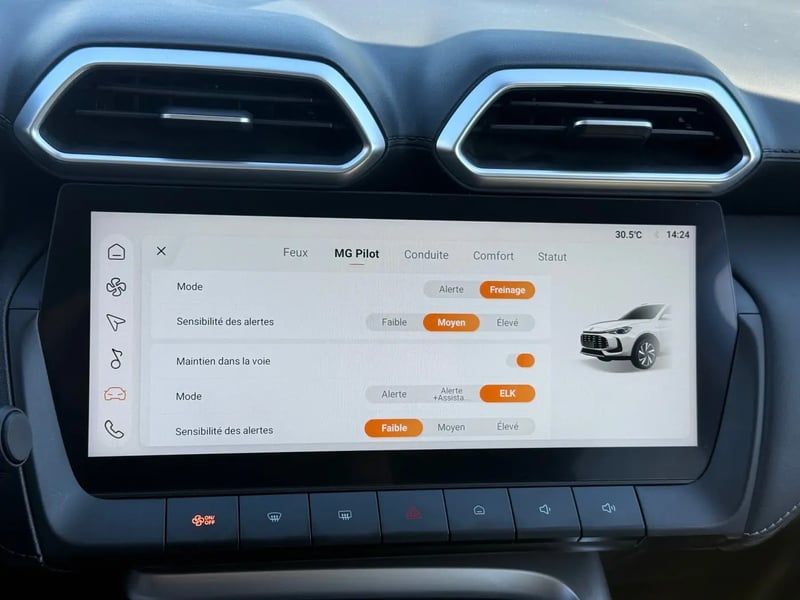 Photo de la voiture MG ZS 1.5 L Hybrid+ 197 ch Luxury