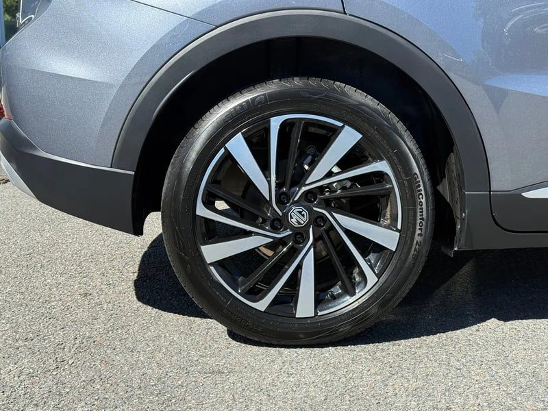Photo de la voiture MG ZS 1.5 L Hybrid+ 197 ch Luxury