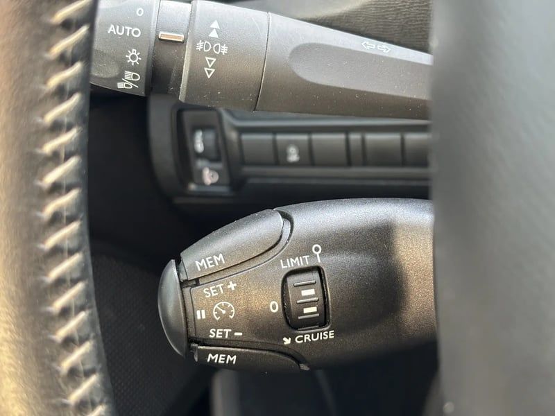 Photo de la voiture PEUGEOT 308 PureTech 130ch S&S BVM6 Allure