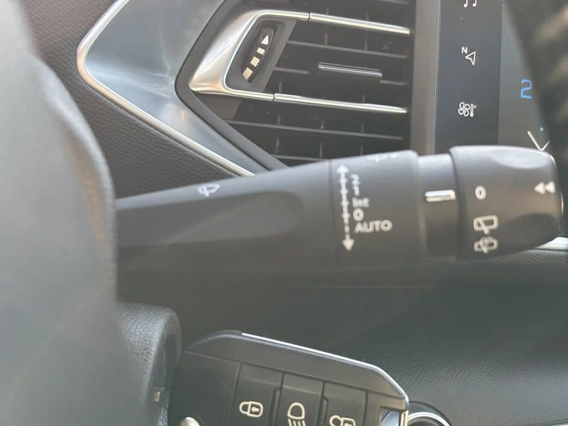 Photo de la voiture PEUGEOT 308 PureTech 130ch S&S BVM6 Allure