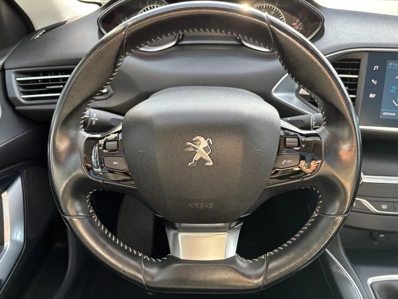Photo de la voiture PEUGEOT 308 PureTech 130ch S&S BVM6 Allure